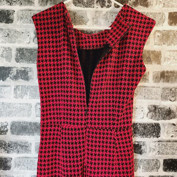 Dana Buchman Houndstooth Red & Black Pleaded Cap Sleeve Neck Line Dress - Picture 4 of 4